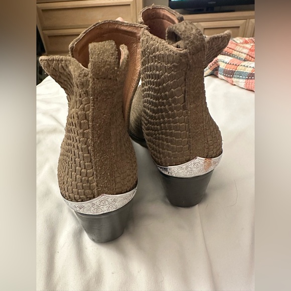 Jeffrey Campbell Olive Green Faux Snakeskin Cromwell Boots - Picture 4 of 6